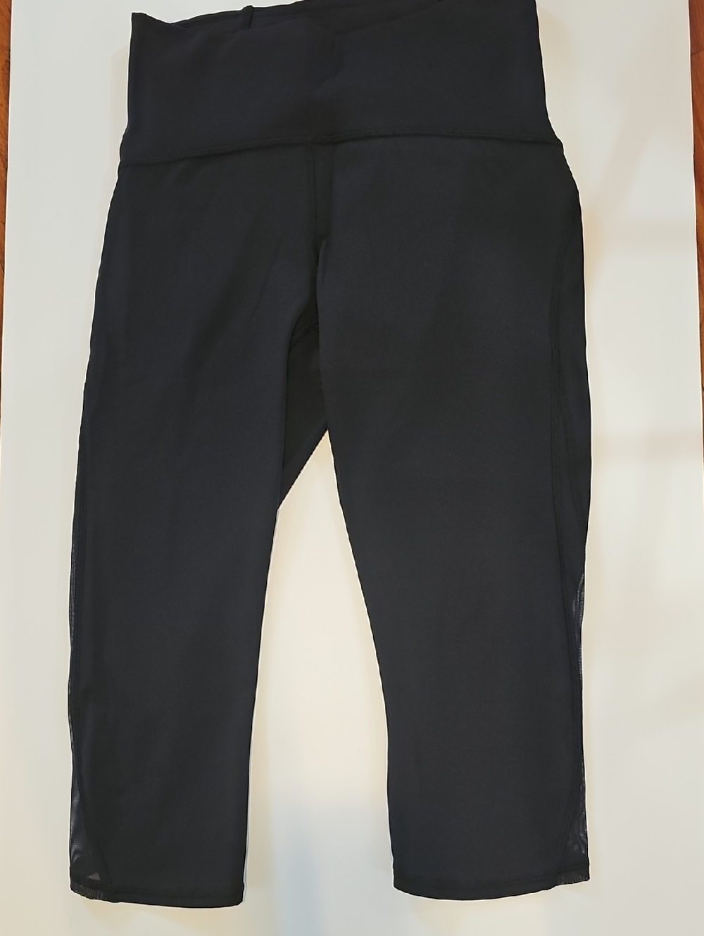 Lululemon Black Capri Leggings Sz 6 High Rise Mesh Compression Cropped Yoga